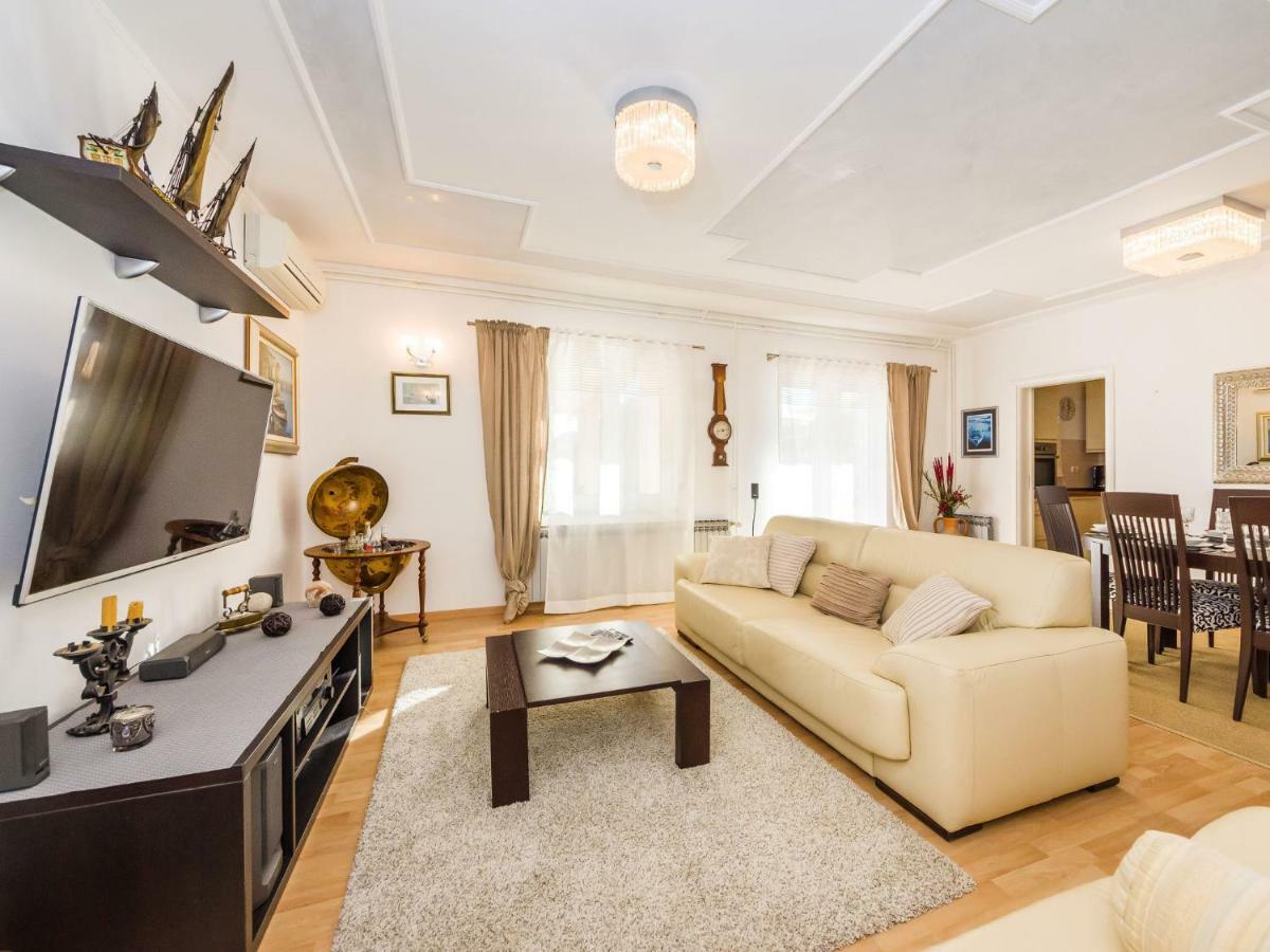 Navis Luxury Villa 보디체 외부 사진